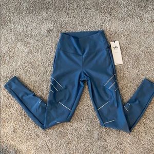 Alo High Waist Sequence Legging in Blue Jean (S)